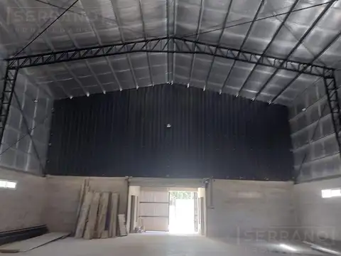 Imponente Galpon Industrial  a estrenar con Oficinas (700 mtrs2) 