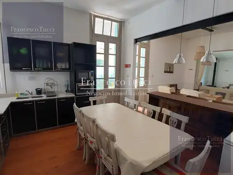 Casa en Venta con 2 cocheras