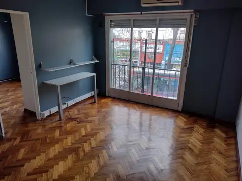 RETASADO. Departamento al frente muy buena ubicación