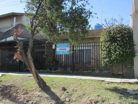 Casa con Departamento en Venta en Moron Sur