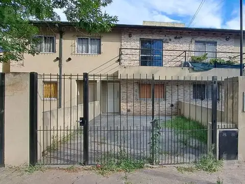 Muy Buen Duplex 3 amb en 2 pl c/ent dble auto y fondo libre  VENTA. Del Viso