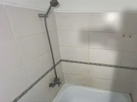 Hermoso Semipiso de 2 amb., con cochera y amenities.-