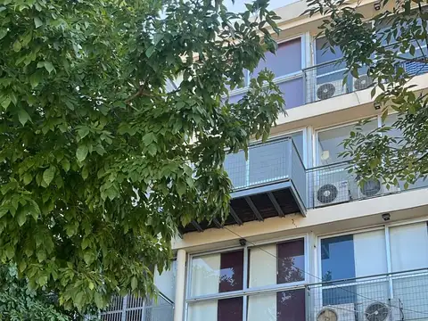 Hermoso Semipiso de 2 amb., con cochera y amenities.- 