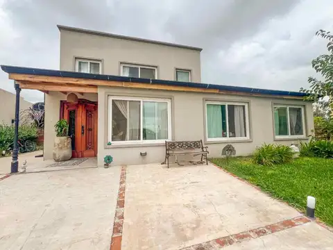 VENTA CASA 6 AMBIENTES SANTA ELENA PILETA CAVA