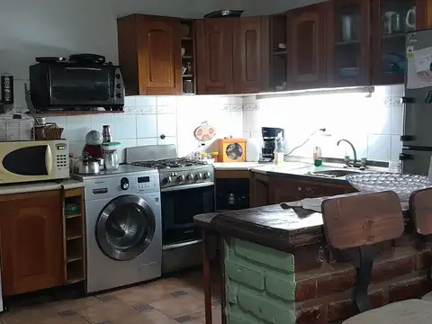 Venta Casa multifamiliar a mts de Ruta 202