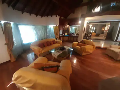 Casa 5 ambientes con 3 baños