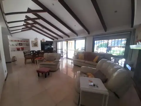 Casa en  venta en Castelar Norte