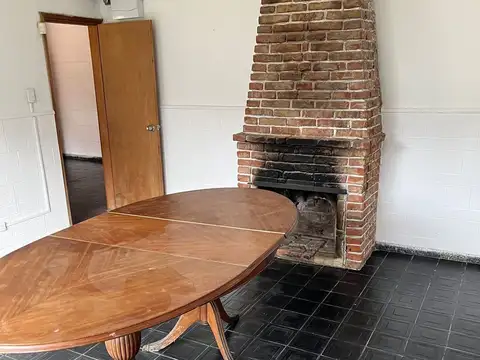 Casa 6 ambientes con 2 baños