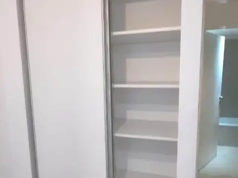 3 AMBIENTES 2 BAÑOS COMPLETOS. PATIO 8 X 4 CON PARRILLA