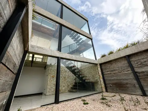 Casa 6 ambientes con 3 baños
