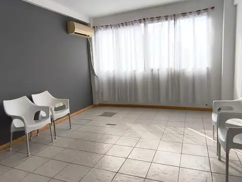 EXCELENTE OFICINA/ESTUDIO  EN EL CENTRO COMERCIAL DEL BARRIO DE BELGRANO