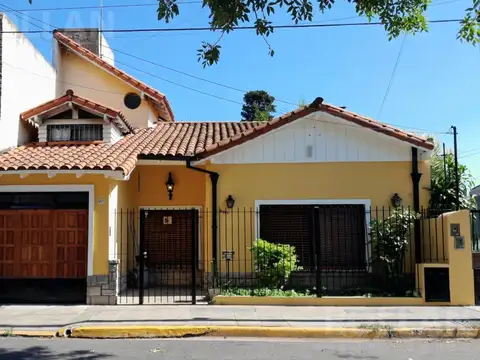 Venta chalet 5 ambientes en Carapachay! s/lote 10x43 mts 