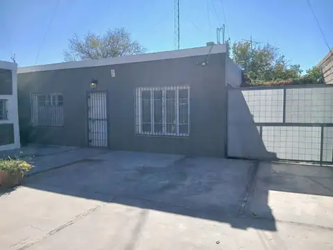 ALQUILER CASA SOBRE AV BENAVIDEZ. CHIMBAS