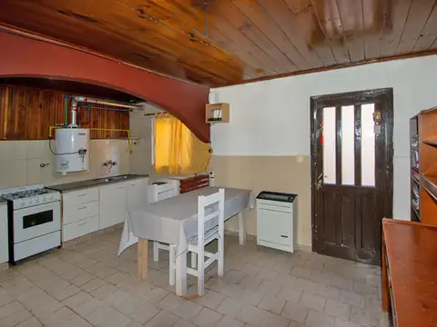 Casa 8 ambientes con 3 baños