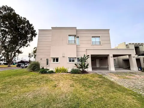 Casa de 5 dormitorios.Pileta.B° El Ceibo Rivadavia