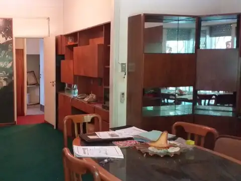 "SIN EXPENSAS, ENTRADA INDEPENDIENTE, TERRAZA 70 M2". 4 AMBIENTES AL FTE CON BALCÓN Y TZA.