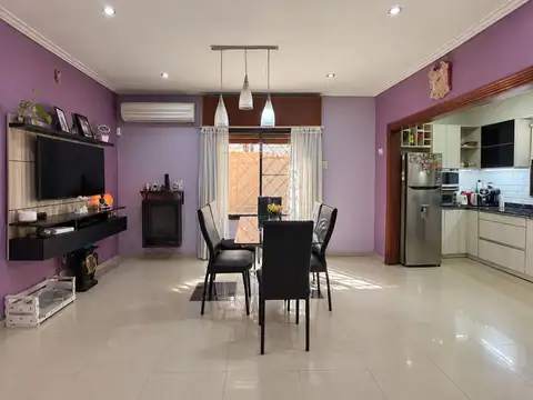 Casa 6 ambientes con 3 baños