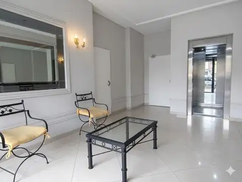 Departamento 3 amientes con terraza propia y cochera