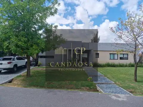 Kkg venta linda y práctica casa en Santa isabel1