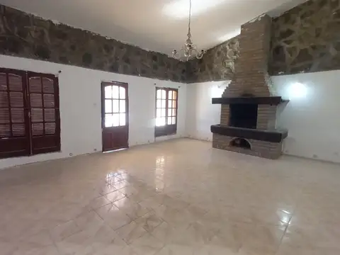 Casa 5 ambientes con 1 baño
