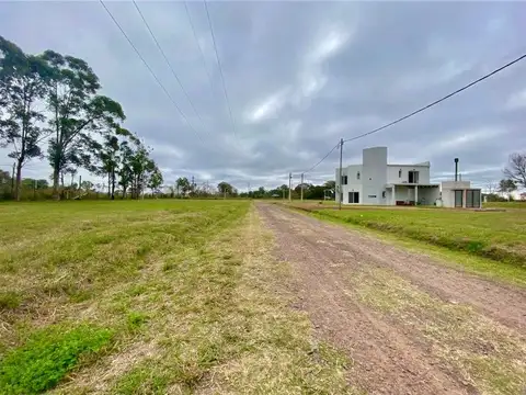 Terrenos con acceso sobre autovía, Puerto Tirol