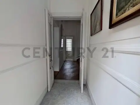 Casa 6 ambientes con 2 baños