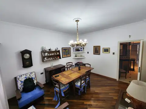 Casa 6 ambientes con 2 baños
