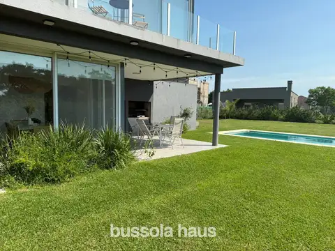Casa en venta 5 ambientes con pileta  barrio Vistas Puertos Escobar