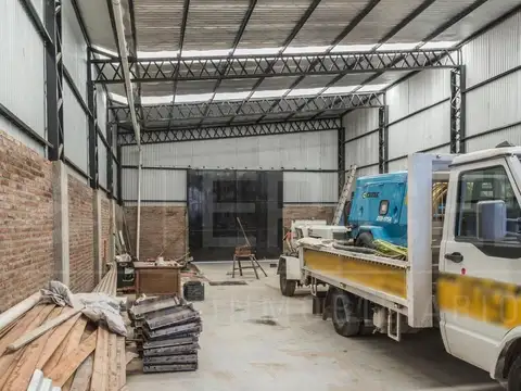 Excelente galpón en venta - Canning