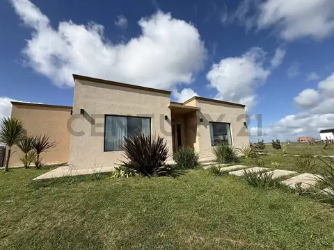 VENTA CASA 4 AMBIENTES BARRIO SANTA CLARA AL SUR