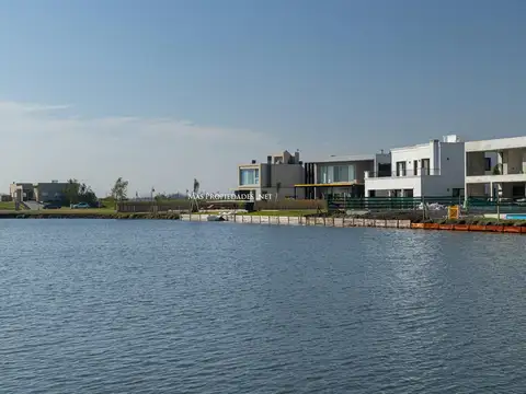 Venta Terreno / Lote a la Laguna en Las victorias Canning
