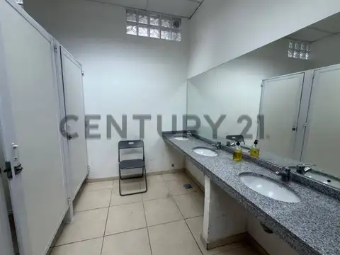 Venta de moderno Local comercial con renta, ideal inversor, Pilar centro!