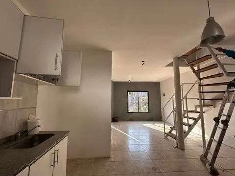 Duplex 3/4 ambientes en Barrio parque el Rocio, a media cuadra de Panamericana