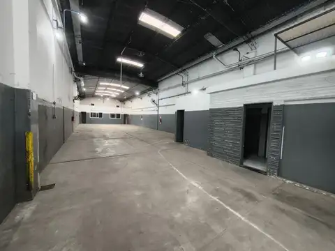 ALQUILER GALPON SOBRE AV EMILIO CASTRO 