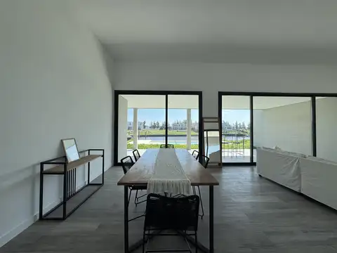 Casa 5 ambientes con 4 baños