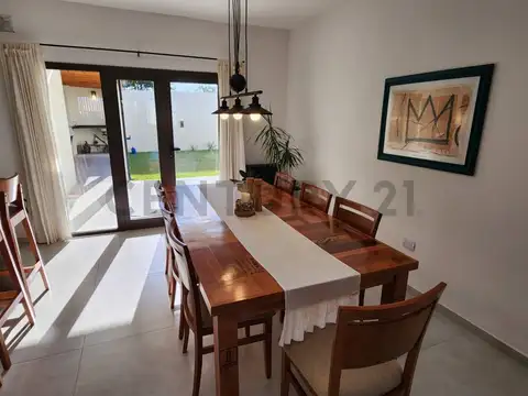 Casa 4 ambientes con 2 baños