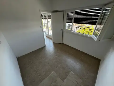 Depto Tipo Casa 4 ambientes con 2 baños