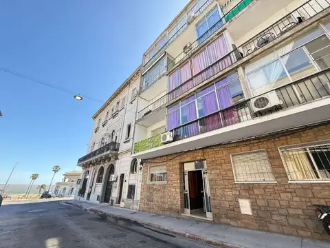 Alquiler monoambiente 3er piso en Ciudad Vieja 