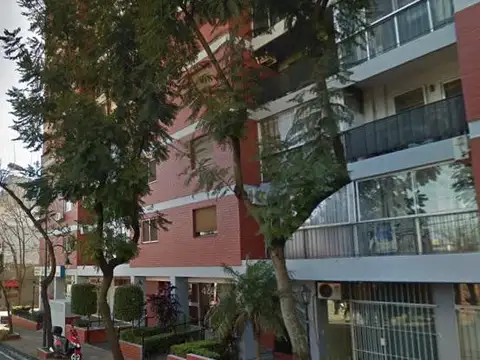 Av. Perón al 400 entre Alvear e Ituzaingo
