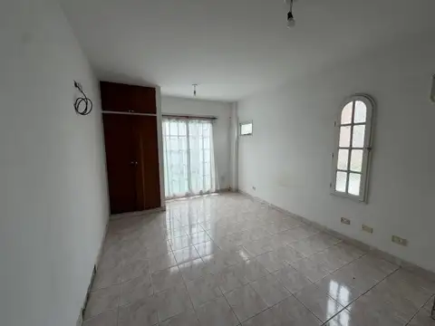 DEPARTAMENTO 1 AMB. CON PATIO, RAMOS MEJIA CENTRO
