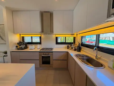 Casa en Venta, Funes, Barrio Vida, Casa 3 dormitorios c/cochera y amenities