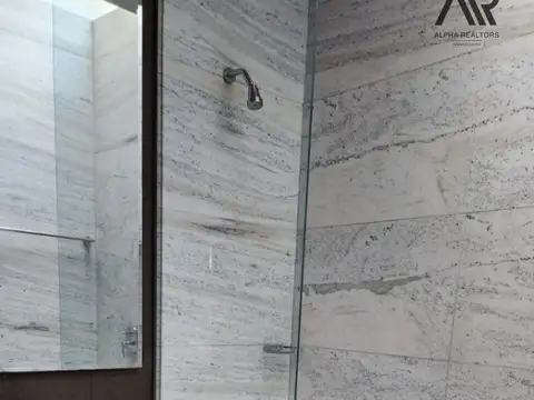 Casa 9 ambientes con 5 baños