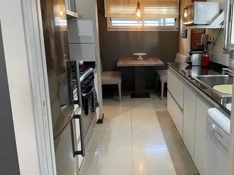 VENTA CASA 4 AMBIENTES CON COCHERA EN QUILMES