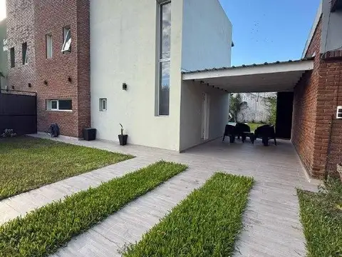 ALQUILER: Casa amoblada de dos dormitorios con pileta. Funes, Rosario