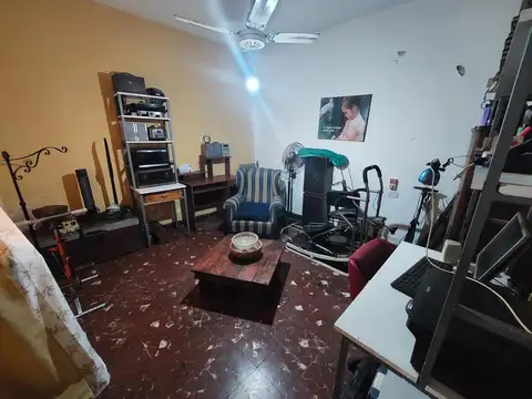 casa de pasillo de dos dormitorios en venta barrio la Ceramica con patio y terraza