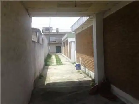 2 CASAS  INDEPENDIENTES CON COCHERA