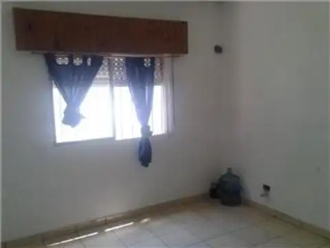 Casa 6 ambientes con 2 baños
