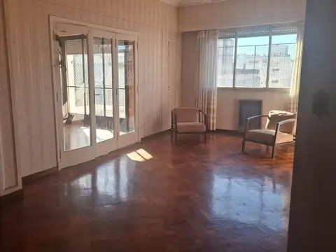 DEPARTAMENTO 4 AMBIENTES CON DEPENDENCIA Y COCHERA