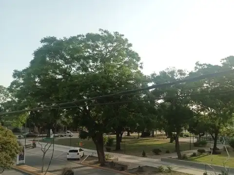 Casa 8 ambientes con 2 baños