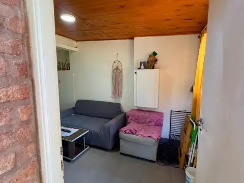 CASA CON PILETA A UNA CUADRA DE LA RUTA